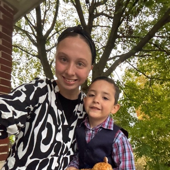 Meet your Posher, Tiffany - Picture 6 of 10